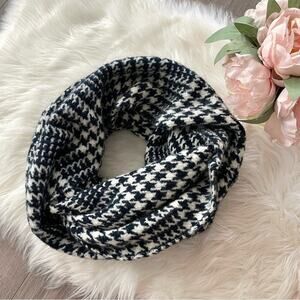 LOFT Houndstooth Black & White Soft Knit Infiniti Scarf